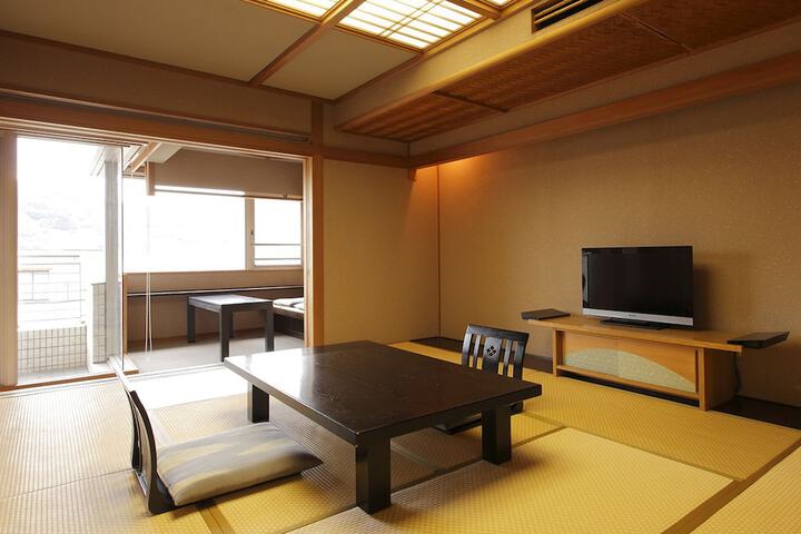 Room 18 of 99