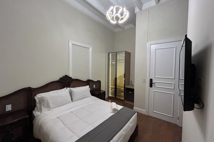Room 4 of 36