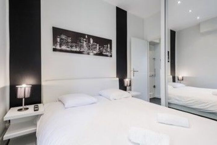 Room 5 of 18