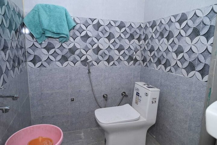Room 10 of 11