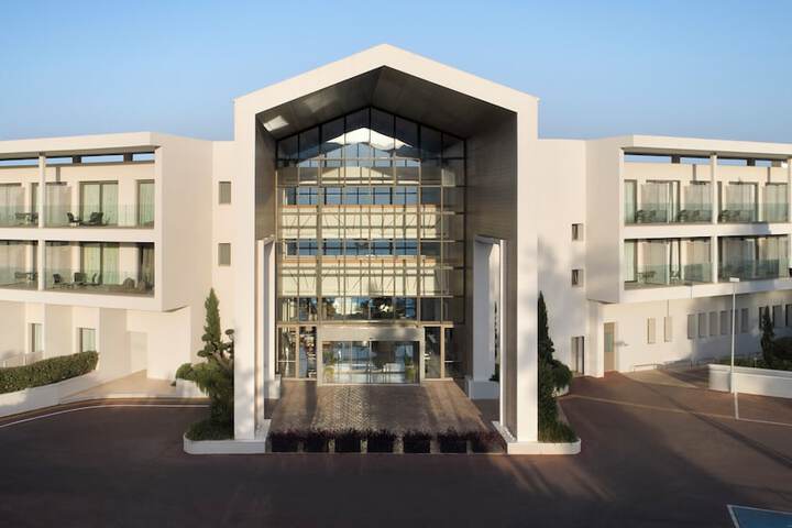 Hotel 128 of 135