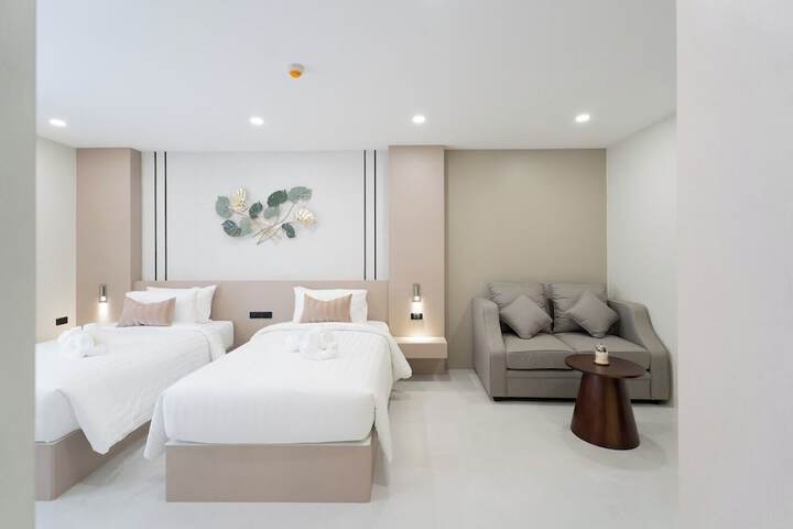 Room 10 of 28