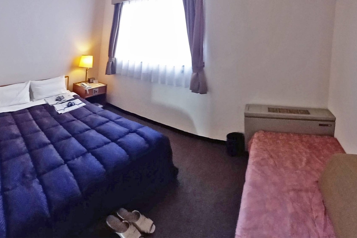 Room 4 of 6