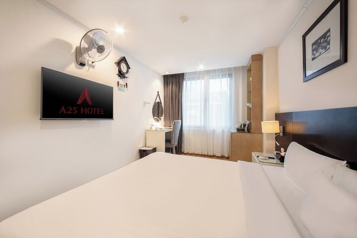 Room 17 of 28