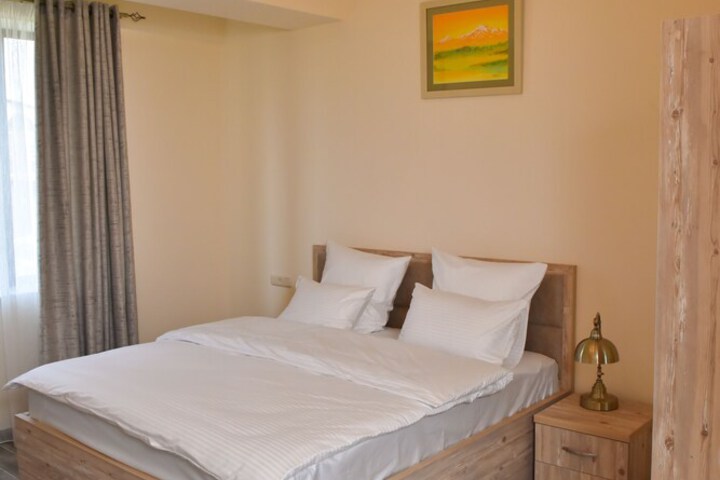 Room 3 of 41