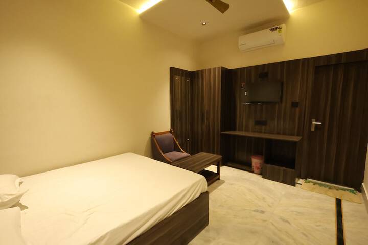 Room 9 of 23