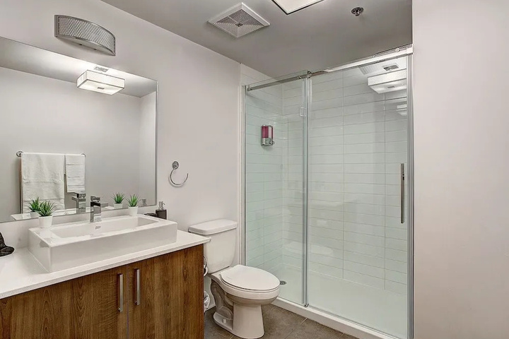 Room 8 of 17