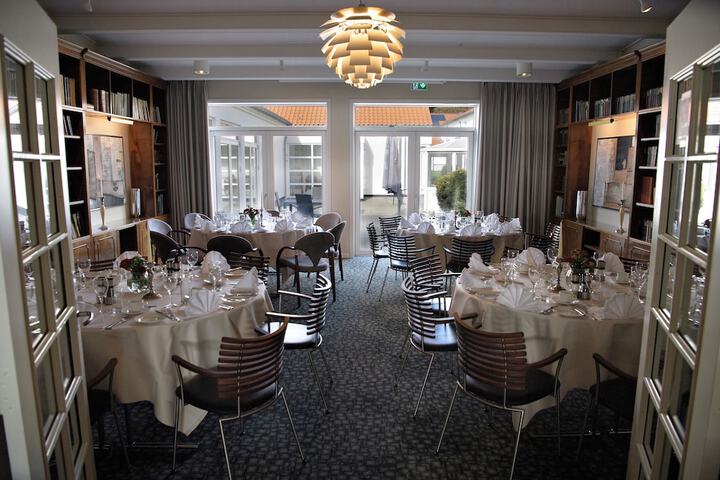 Ballroom/Hall 86 of 101