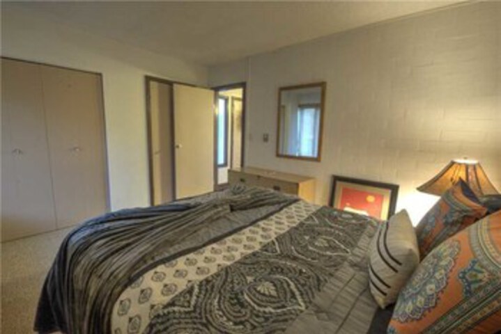 Room 9 of 31