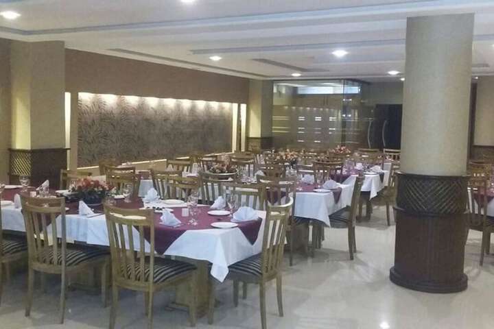 Dining 12 of 40