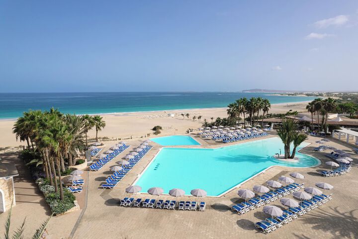 Hotel Pool