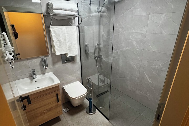 Room 11 of 22
