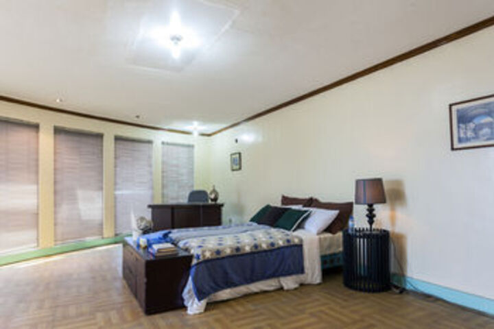 Room 10 of 25