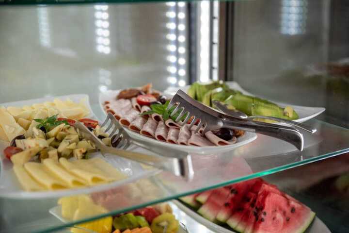 Breakfast/Coffee Service 118 of 182