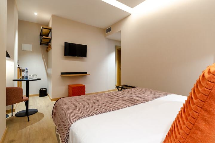 Room 28 of 99