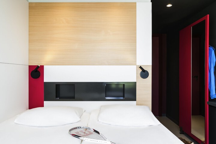 Room 8 of 31