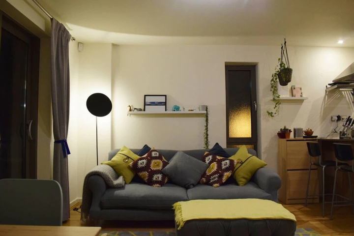 Room 5 of 11