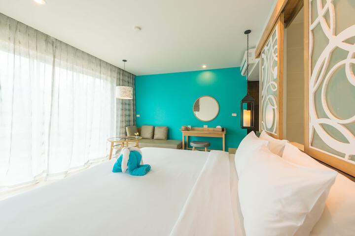 Room 4 of 136