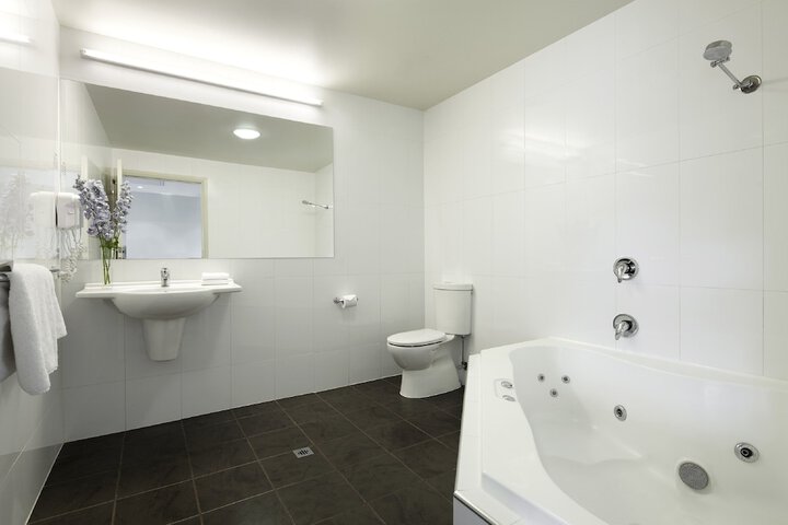 Room 6 of 25