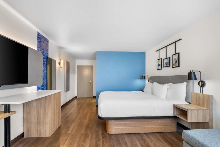Room 16 of 42