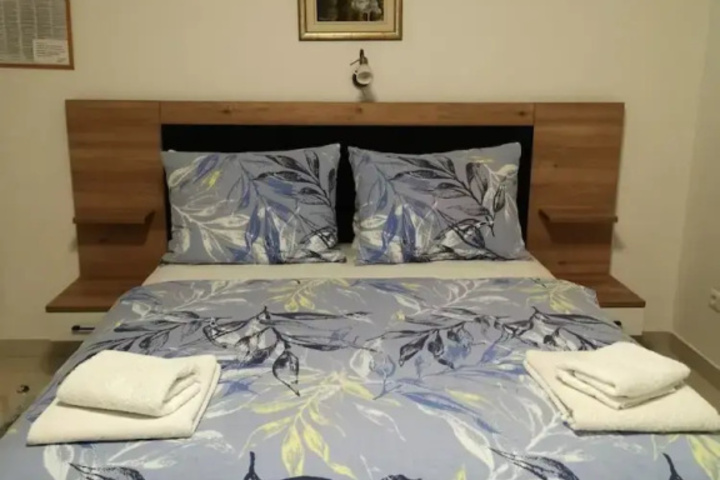 Room 5 of 15