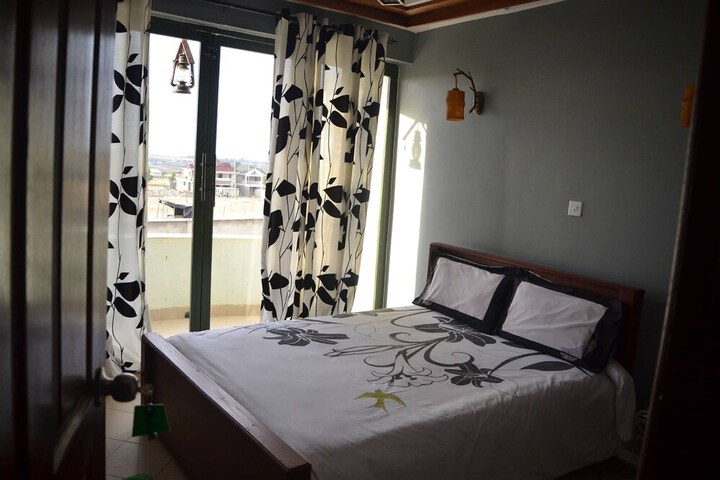 Room 4 of 15