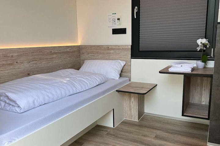 Room 8 of 15