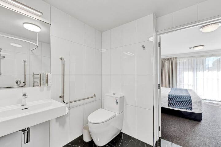 Room 74 of 122