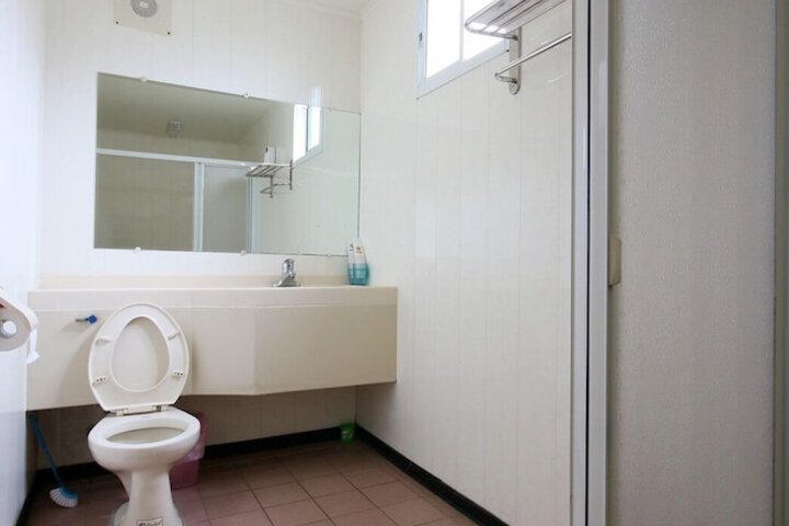 Room 16 of 17