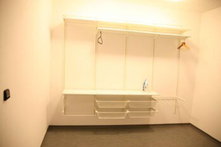 Room 270 of 275