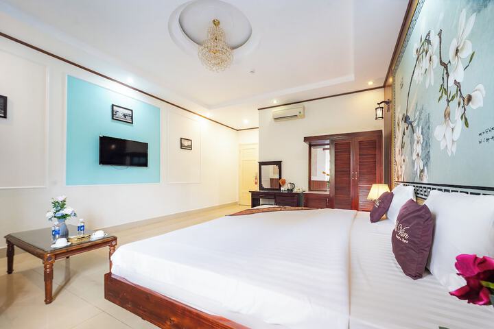 Room 28 of 65