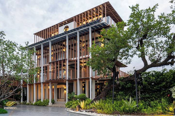 Hotel 68 of 72