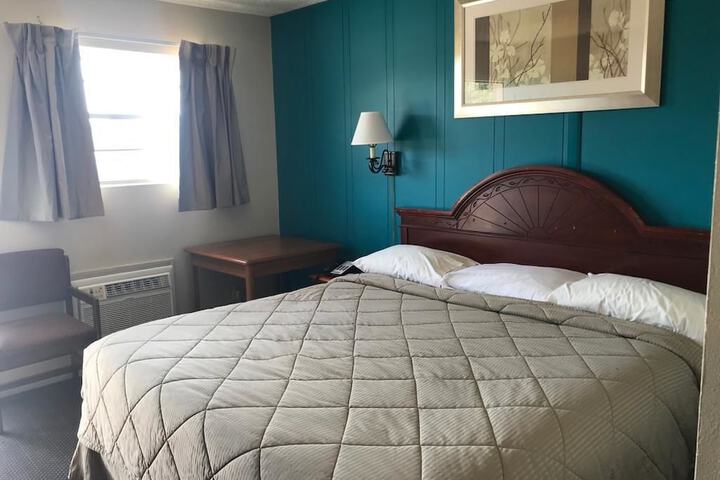 Basic Single King Bed (2 of 4)
