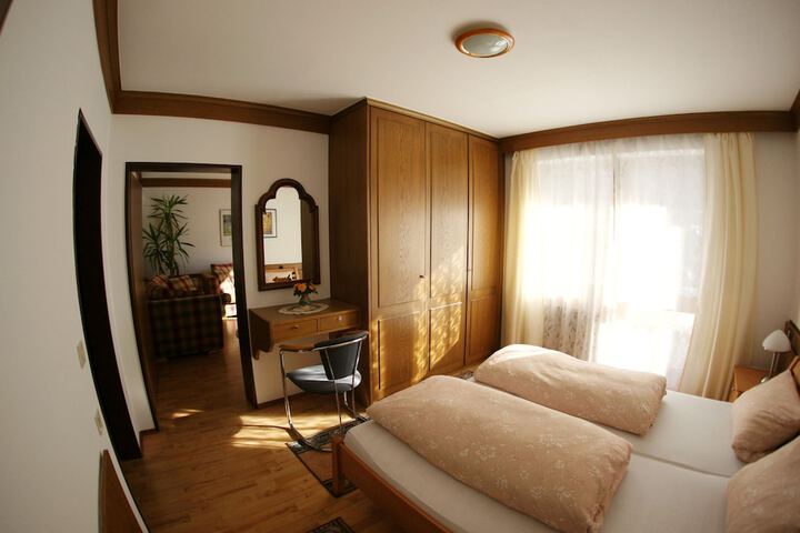 Room 3 of 65