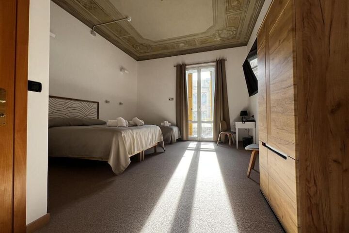 Room 5 of 61