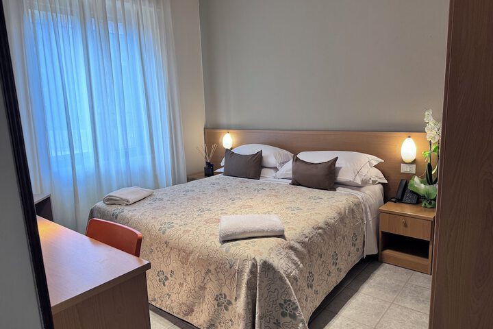Room 14 of 33