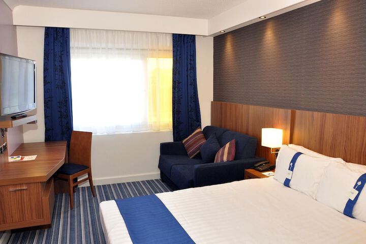 Room 10 of 35