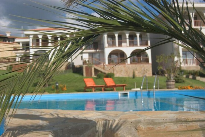 Pool 14 of 22