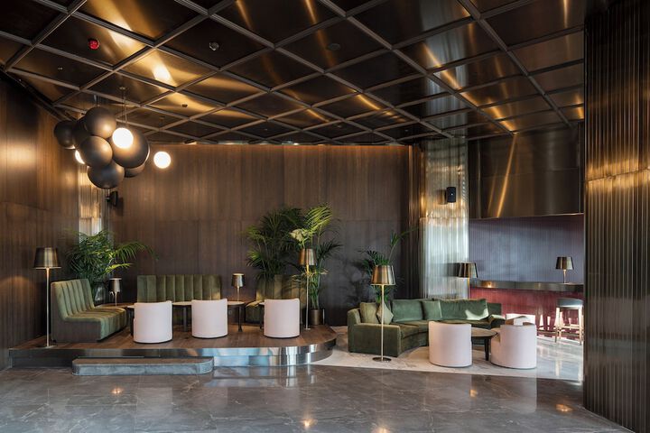 Lounge 156 of 217