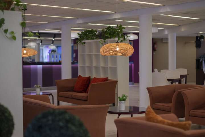 Entrance & Lobby
