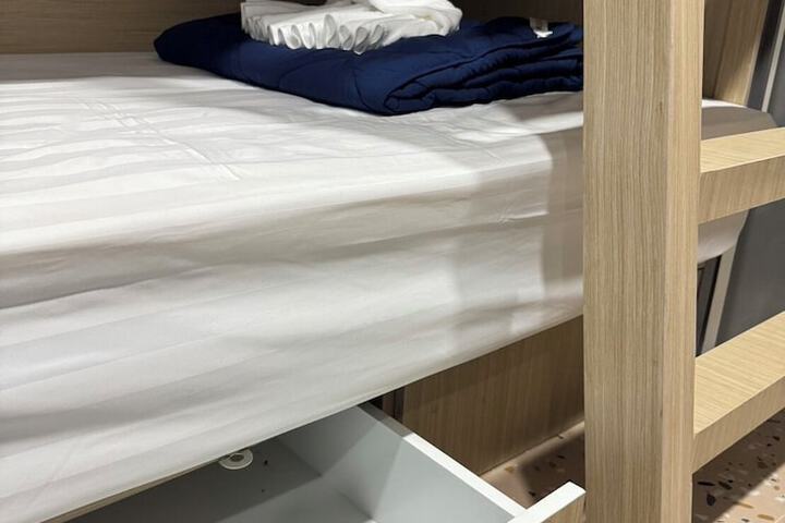 Room 44 of 128