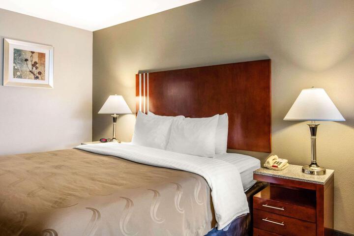 1 King Bed (5 of 9)
