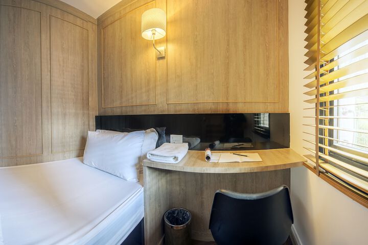 Room 26 of 65