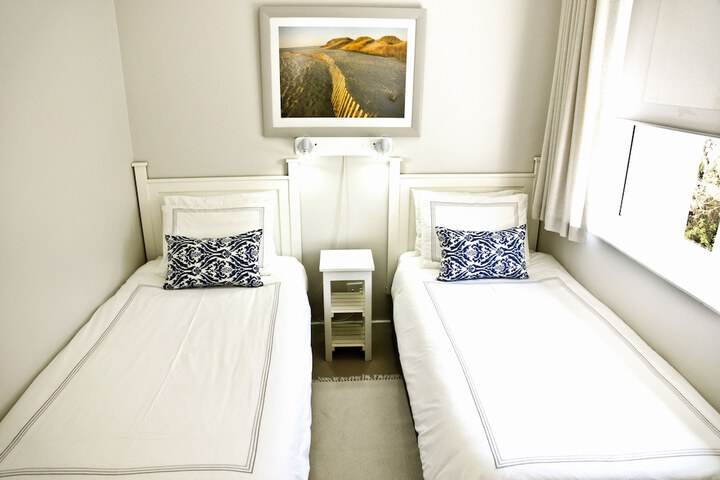 Room 4 of 77