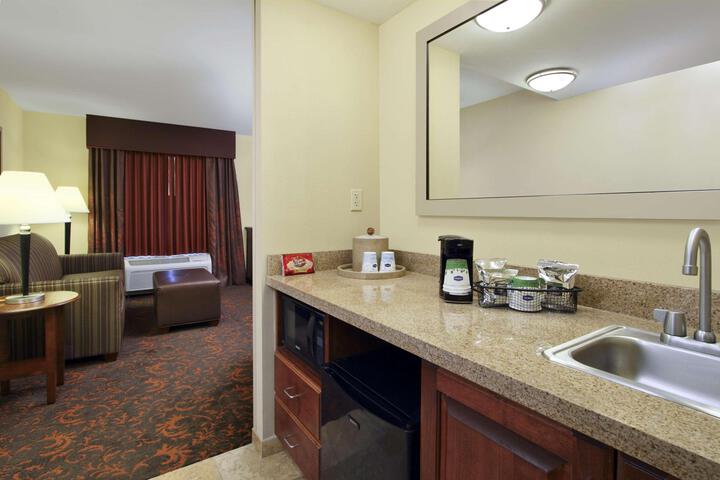 1 King Bed Studio Suite with Sofa Bed Nonsmoki