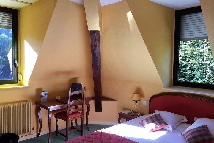 Room 8 of 43