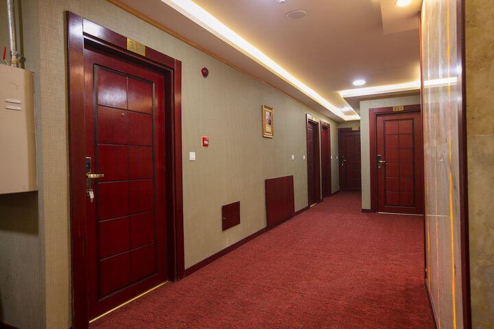Ballroom/Hall 34 of 40