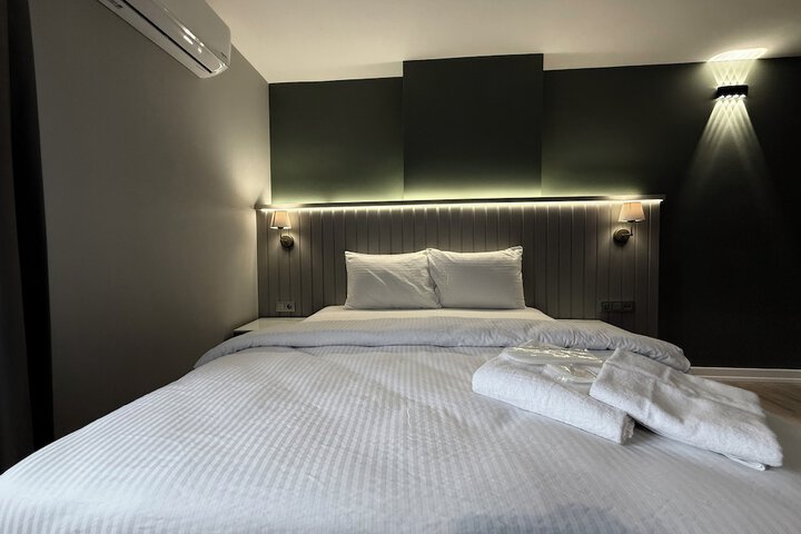 Room 43 of 222
