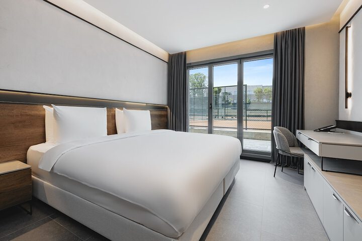 Room 4 of 89