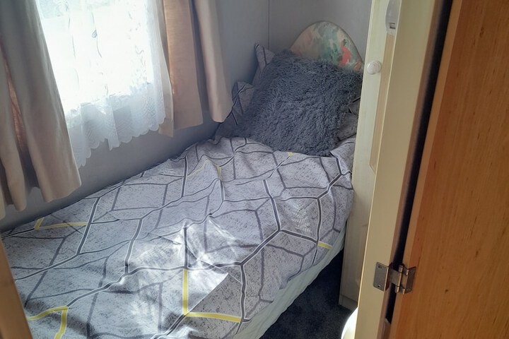Room 6 of 16